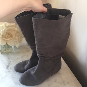 Women’s gray suede slouch boots.